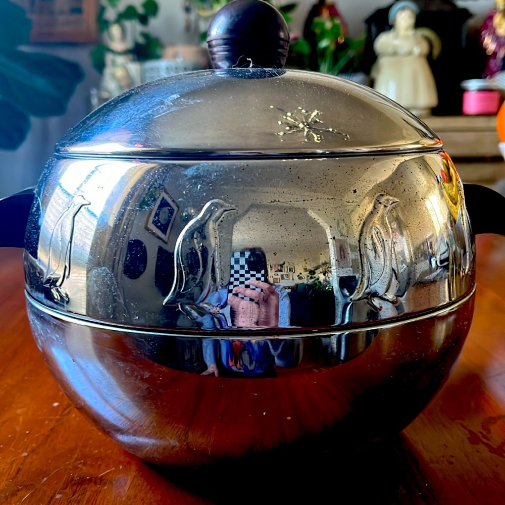 MCM West Bend Penquin Hot Cold Server